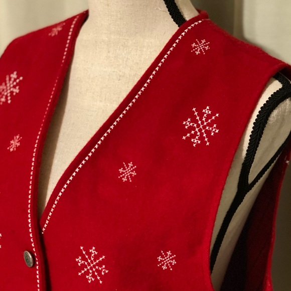 Holiday Snowflake Vest - Picture 2 of 5